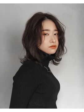クイ(quii) アンニュイカールなミディアムレイヤー/ロングボブ/ボブパーマ