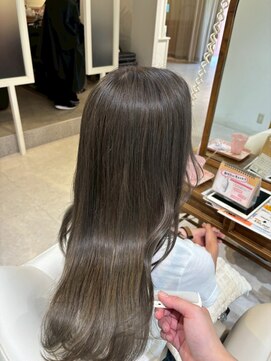 スペックホルダーミミ(Spec Holder mimi) シルバーグレージュ×艶ロング