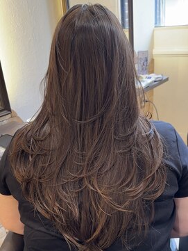 ゼウス(Zeus.) 海外ヘアーハッシュカットレイヤーカット