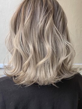 グロウ 上野御徒町(grow) 耳かけ/フォギーベージュ/マッシュウルフ/外ハネ[上野/御徒町]