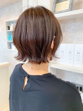 キャアリー(Caary) 福山市美容室Caary人気 外ハネ切りっぱなし赤みカラーボブ