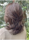 大人かわいいくびれミディアムウルフ20代30代40代