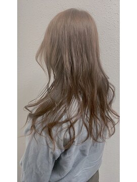 ジェナ(Jena) 黄色みを抑えた透け感ベージュ