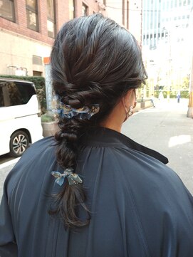 ウィーク 梅田(UiiC) 暗髪カラーお呼ばれヘア編みおろしロング【uiic umeda sachi】