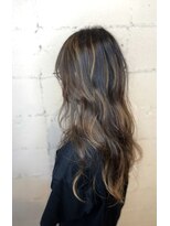 ヘアー ルシア(hair lucia)&nbsp;ハイライトを効かせたラフウェーブ