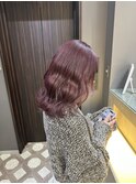 ピンクベージュ
