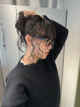 リラス 博多(rilas) パーマアレンジ　パーマお団子ヘア　顔まわりカット　おくれ毛