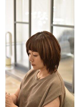 フロラクロマ 上通NEWS裏(FLORACHROMA) 40代大人女性のレイヤーカット＋ハイライト