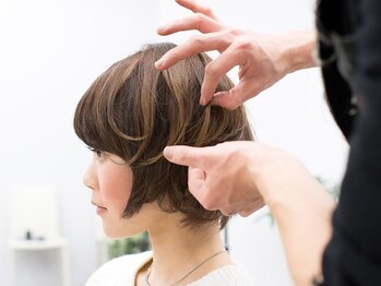 リベロ ヘアー ラボ(+libero.hair labo)の写真/持続性・再現性にとことんこだわった骨格に基づく独自技術のカット♪ご自宅のセットで驚くこと間違いなし♪
