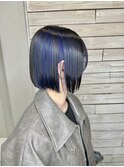 ブルーアクセ×ストレートタイトボブ