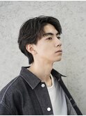 大人の抜け感を演出する、今トレンドのフェザーパーマ