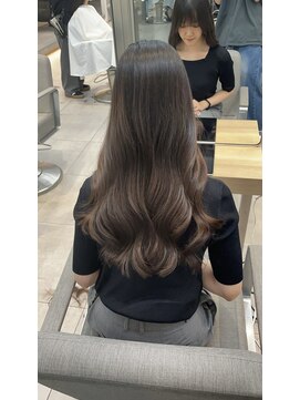 エラ(Ella) 髪質改善で叶える艶やかロングヘア