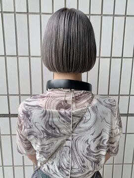 コピエ(kopje) モノトーングレー×ミニボブ