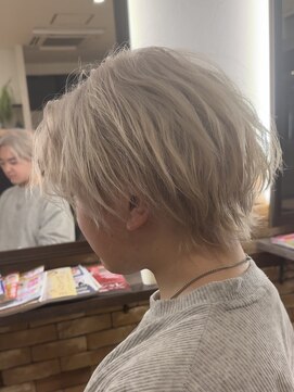 ゼウス(Zeus.) 海外ヘアーハッシュカットレイヤーカット