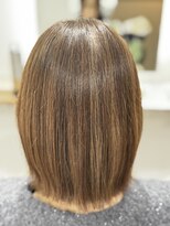 レアククナ(Lea kukuna)&nbsp;明るい白髪染　大人女子あごラインボブ