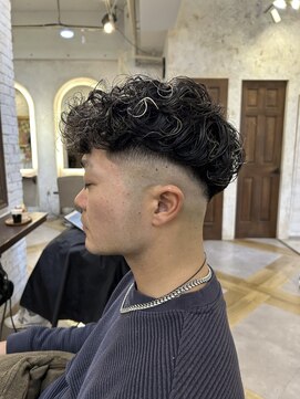 リリー 鷺沼店(RILLY) 〈キシタクヘアー〉スキンフェード×スパイラルパーマ