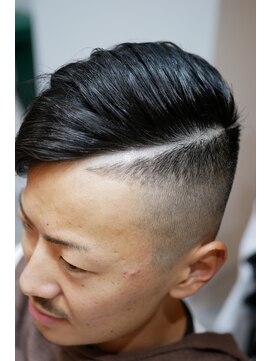 ラヴィーヘアーワークス(LAVIE hair works) ハイフェード＋バーバースタイル（モホークスタイル）