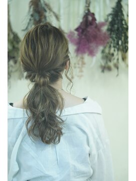 ヘアメイクアンドセットサロン リッコ(Hair make&set salon Ricco) ローポニースタイル