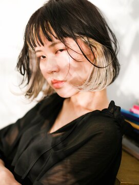 テトヘアー(teto hair) インナーカラー ブリーチ 前髪 ボブ オン眉 黒髪 ツートンカラー