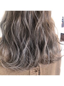 エムズアルカディア(M'Z ARCADIA) 柔らかアッシュベージュ×ハイライト