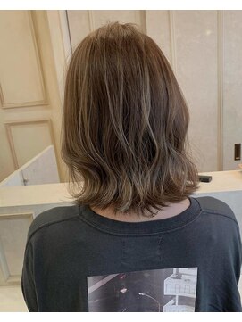 シェリア(Shelia) ナチュラルベージュ×大人ハイライト×大人ミディ　by河本悟