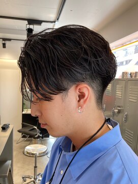 フィフス 渋谷(fifth) センターパートニュアンスパーマワンカールツーブロック刈り上げ