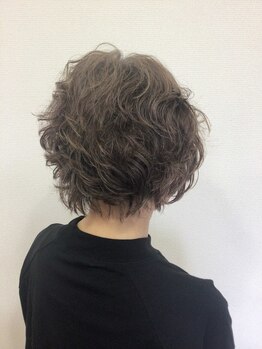 ラジュ(Rju)の写真/落ち着いた空間で、至福のサロンtimeを♪カラーを繰り返す大人女性に嬉しいダメージケアメニューが豊富！