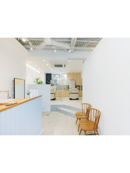 半個室空間◎AIミラー、頭皮ラボで科学的根拠に基づいたカウンセリングでパーソナルなご提案◎