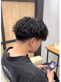 メンズツイストスパイラルパーマ刈り上げマッシュスタイル