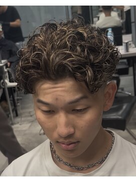 イーラ アメ村店(era) サーフバック　ツイストスパイラル眉カットメンズパーマ