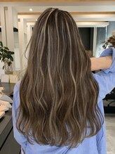 【立体感◎大人ハイコントラストバレイヤージュ】巻いても動いても美しい☆極上スジ感デザイン