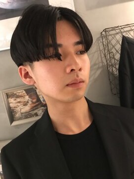 ジーナ(XENA) センターパートマッシュグラデーション