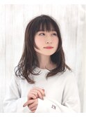 肩下ゆるふわミディアムヘアスタイル