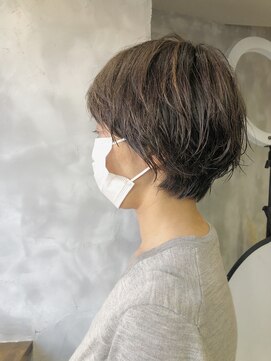 リュッカ(Lyuck) ハイライトでニュアンス。マッシュショート