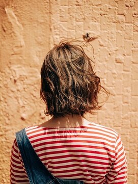 イコール バイ プロデュース 町田駅前店(equal by Produce) 外はね波ウエーブ