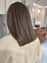 キャンバス バイ ネオリーブ 横浜西口(Canvas by neo.)&nbsp;ミディアムヘア セミディ  ハイトーンベージュ デザインカラー