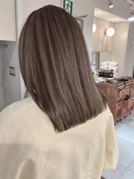 キャンバス バイ ネオリーブ 横浜西口(Canvas by neo.) ミディアムヘア セミディ ハイトーンベージュ デザインカラー