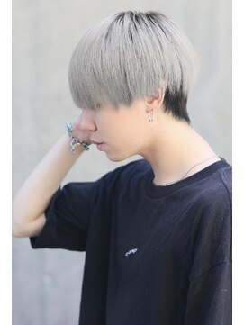テンバイリップスヘアー(TEN by LIPPS hair) ホワイトシルバーアッシュグレーツーブロ前下がりマッシュ