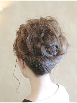 スタジオ 渋谷 原宿(Stujio) 波ウェーブのルーズ夜会巻き