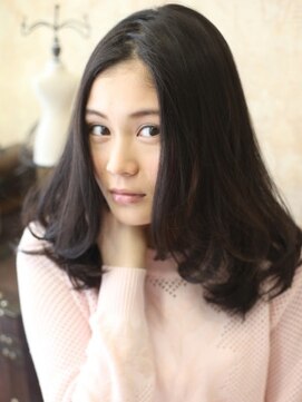 エマージュ 渋谷(Emerge) ツヤカラーの光沢感で大人をアピール！ミディアムスタイル