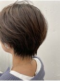 浮きやすい襟足も収まるショートヘア 　/ロミー本厚木