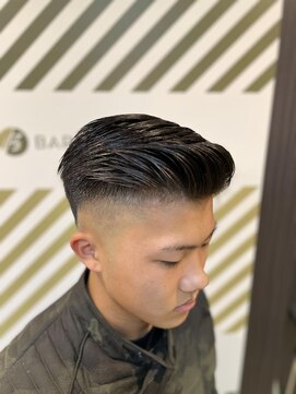バーバーバー ナカノ(BARBER BAR NAKANO) ポンパドール×フェードスタイル