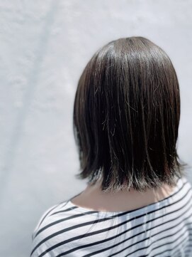 ロンド(Le rond) 細かいハイライト 外はねアッシュグレースタイル