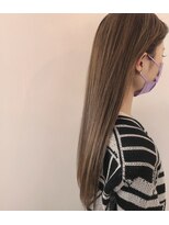 クア(qua) 髪質改善　ツルツルサラサラ　軽やかロングヘア
