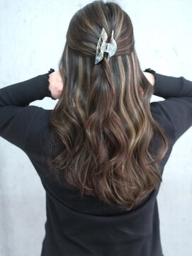 マリアナ(Mariana) ハイライトショートヘアレイヤーカットダブルカラー