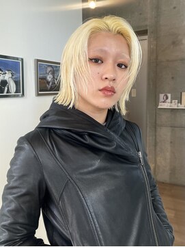 オーオ シカシカ(OOO YY) ブロンド/抜きっぱなし