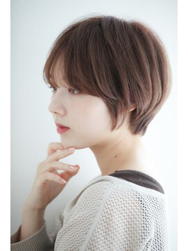 ロジ イン トゥバレー(LOWG in TOWVALLEY) 大人女性の丸みが可愛いショートボブ