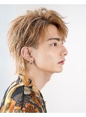 マッシュウルフスパイラルパーマセンターパートフェザーショート