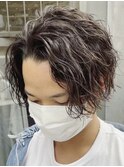 難波ツイストパーマメンズスパイラルパーマフェザーショート色気