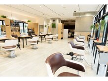 【高品質な商材をプチプラで】髪質改善や透明感カラーはお任せ♪お得なクーポンと店内の雰囲気をご紹介◎